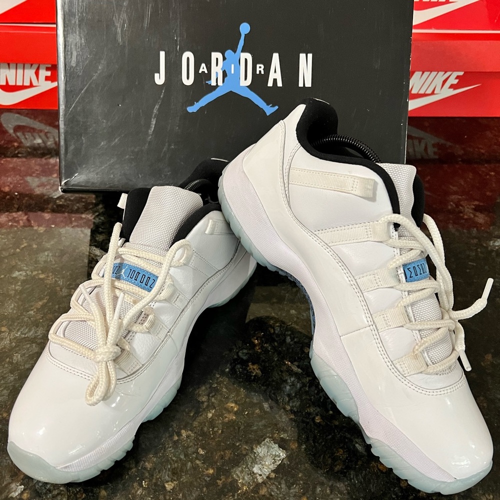 Jordan 11 Retro Low Legend Blue Men's Size 10 Women's Size 11.5